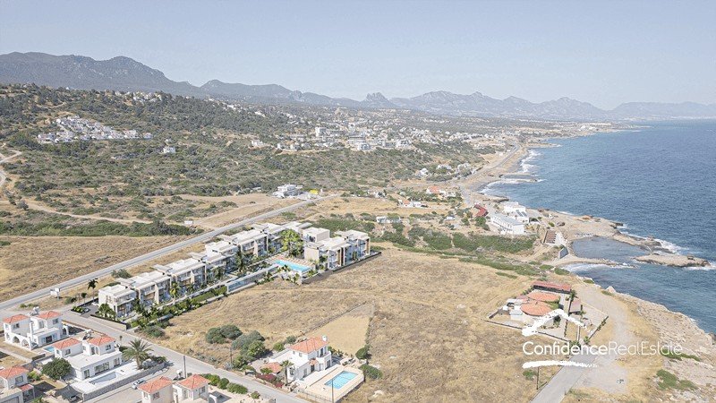Loft apartment with a terrace and a private garden right by the sea in the suburb of Girne